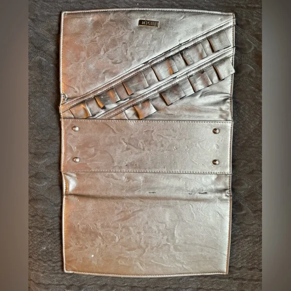 🩶 Miche "𝒞𝒾𝓃𝓉𝒽𝒾𝒶" Classic Purse Shell ✨ - Picture 2 of 4